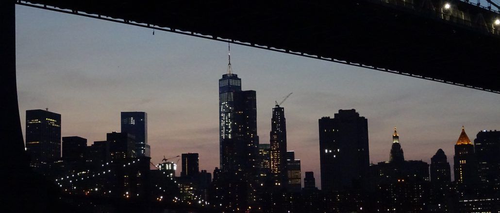 puente de brooklyn de noche